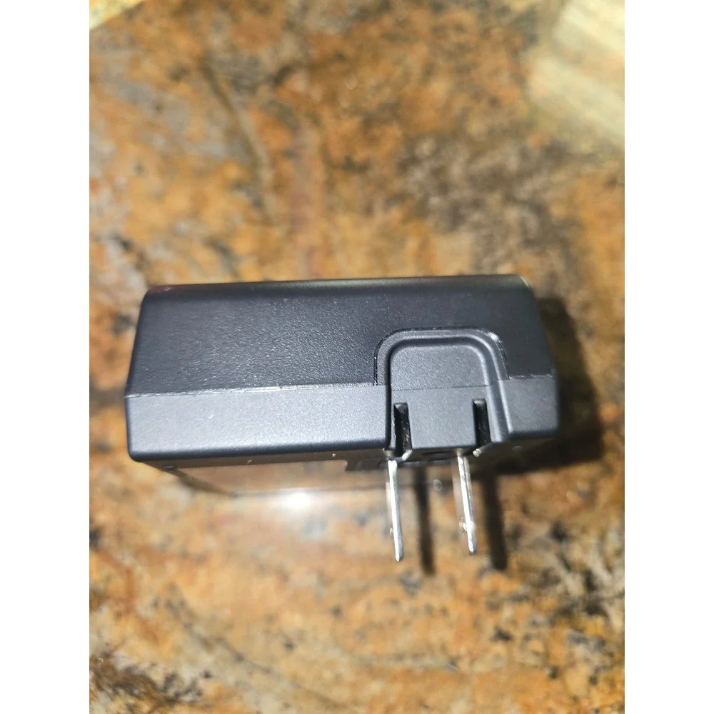 Genuine Canon LC-E10 Camera Battery Charger. (Bttery not included, only charger)